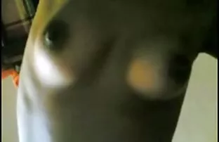 XXX 18 ఏళ్ల అందమైన అమ్మాయి పెద్ద ఛాతీ తో