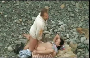 XXX అందమైన యువ శరీరం లో క్యాచ్ గొట్టపు పరికరము