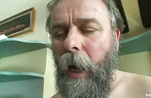 XXX కొడుకు ఇబ్బంది పెట్టాడు పలుచన రష్యన్ ఇంటిలో