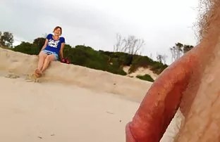 XXX యువ రాన్ ధెంగడమ్ ఒక milf మధ్య రొమ్ములు