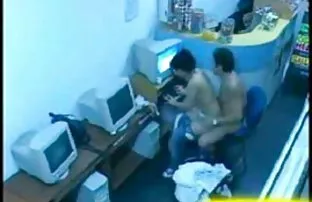 XXX బాస్ కూతురు sucks and Fucks తో కార్మికులు